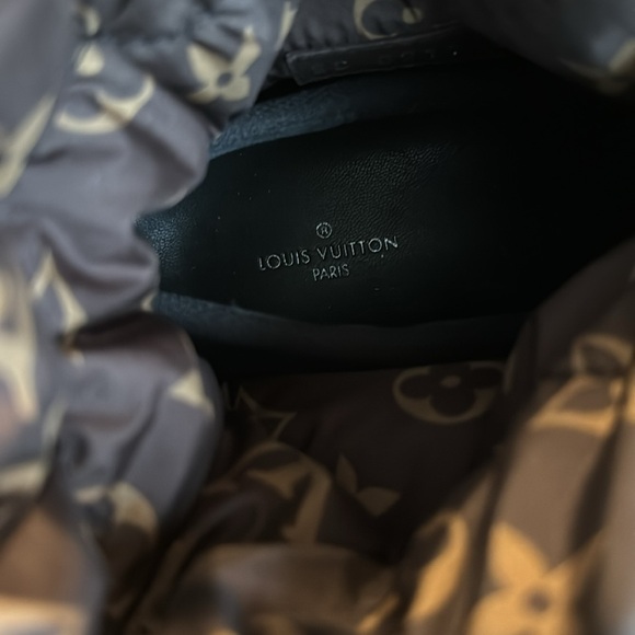 Louis Vuitton Pellow Comfort Ankle  Boots. - Picture 6 of 8